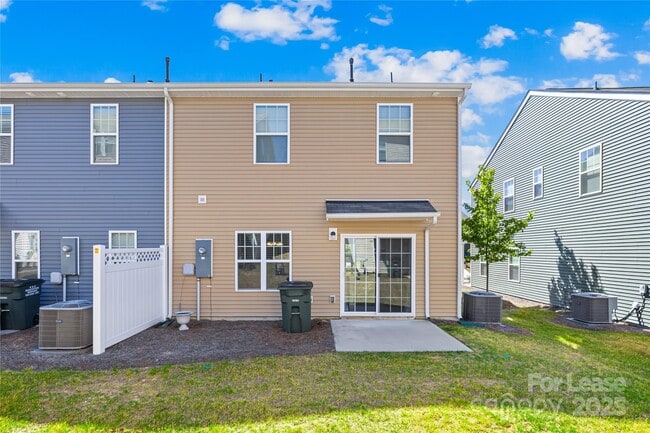 Building Photo - 16040 Simril Ct