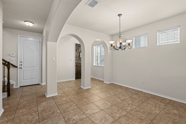Building Photo - 3918 Woodbridge Way
