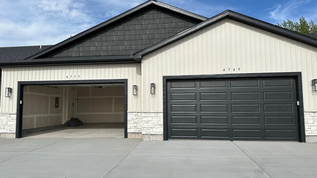 Primary Photo - 4735 Legacy Vlg Ln