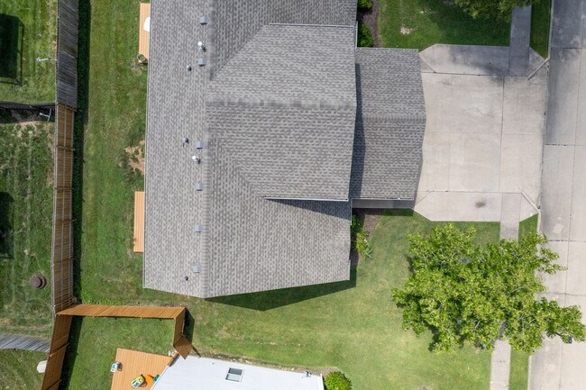 Building Photo - 2412-2414 Calder Ct.