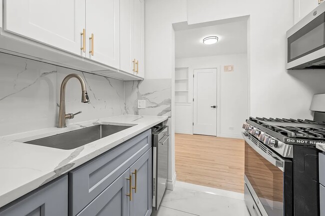 Building Photo - 12416 84th Rd-1D