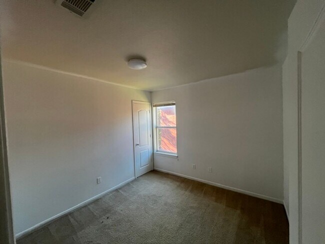 Building Photo - 414 Brittney Way