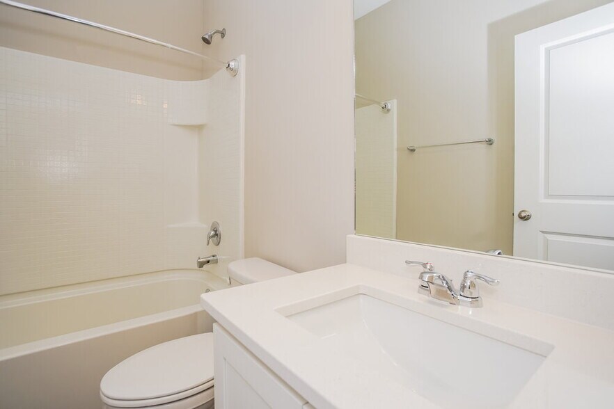 Building Photo - 924 Kelly Fern Lp