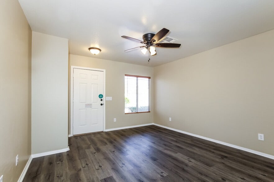 Building Photo - 12649 W Shaw Butte Dr