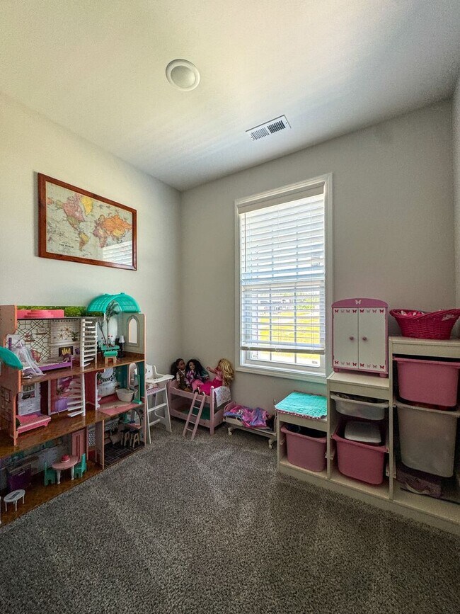 Building Photo - Stunning 4 Bed 2.5 Bath Home in Cameron with Fenced Yard