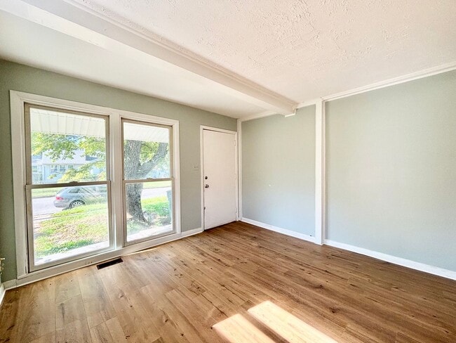 Building Photo - Charming 3-Bedroom Duplex Unit in Norfolk