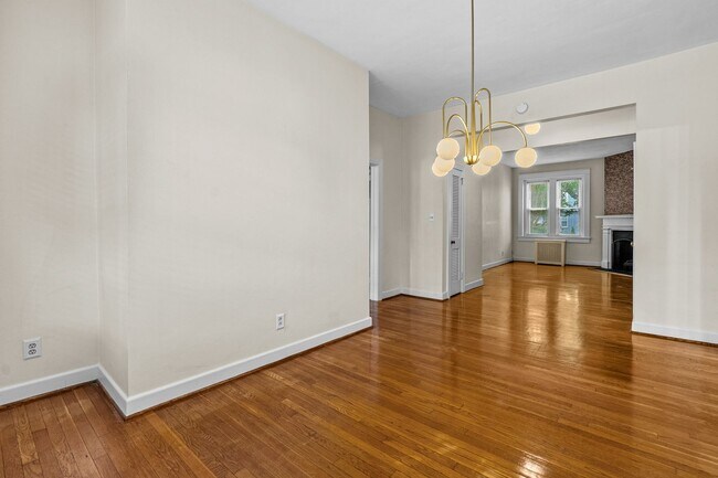 Building Photo - Condo in the heart of Ghent!