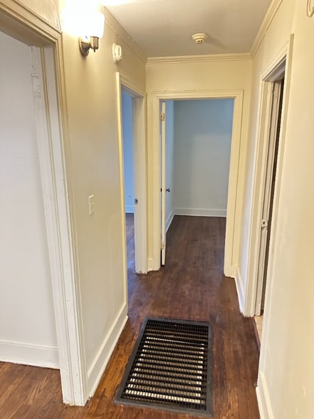 Building Photo - 3679 Southland Dr