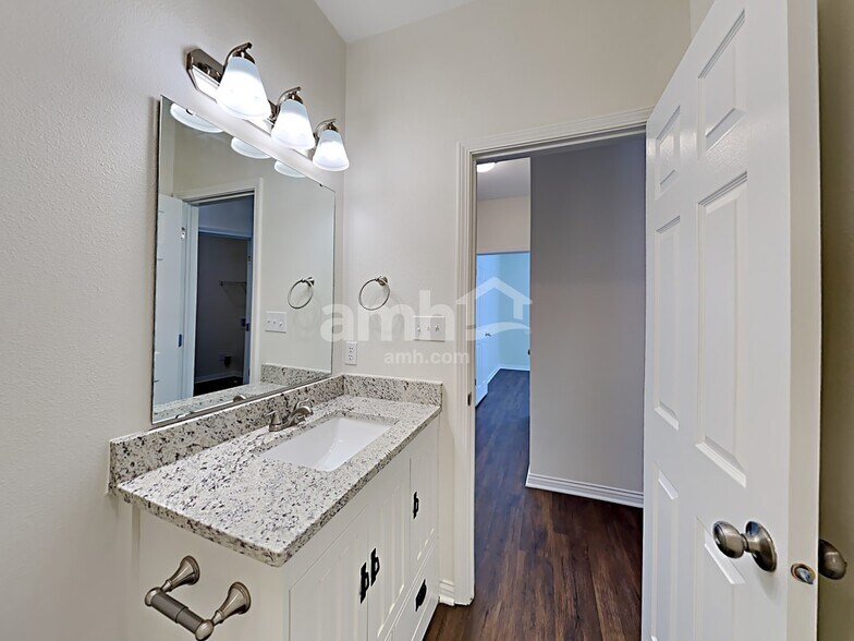Building Photo - 6392 Pemboke Ct