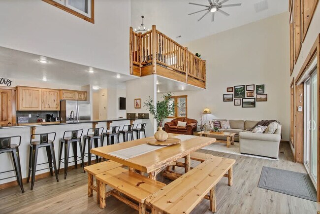 Building Photo - 130 Par Dr