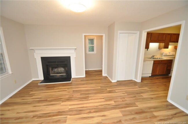Building Photo - 3901 Lexington Dr
