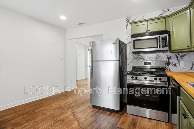 Building Photo - 410 McCarty St