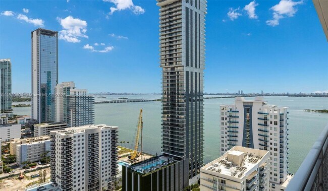 Building Photo - 2150 N Bayshore Dr