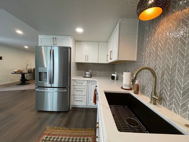 Building Photo - Harmonious Blend of Style, Comfort, and Fu...