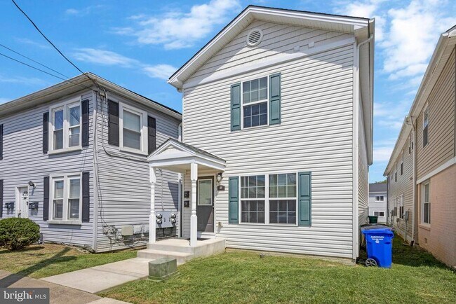 Building Photo - 277 4th Ave