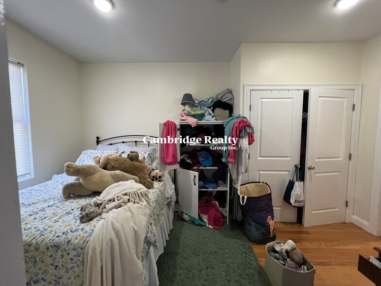 Building Photo - 547 Washington St