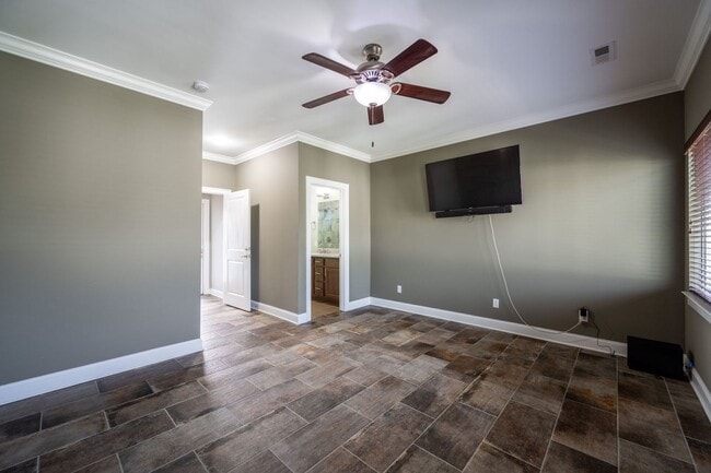 Building Photo - Location, Location , Location with this Be...