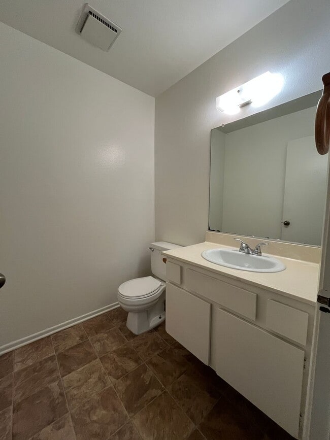 Building Photo - MOVE-IN READY Chatsworth 3+2.5 w/backyard, fireplace + 2 car garage!