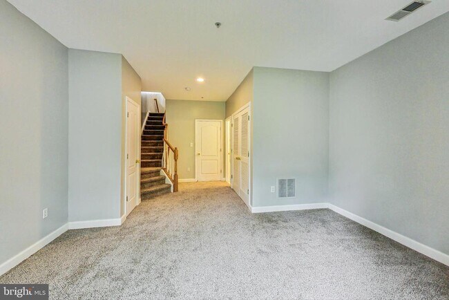 Building Photo - 3274 Amazon Ln