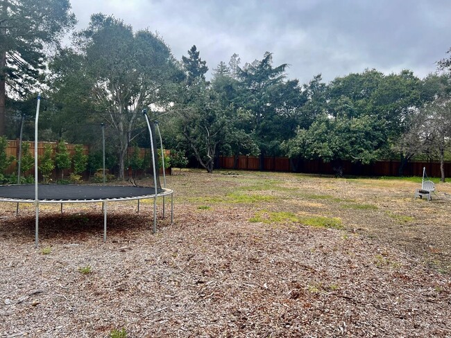 Building Photo - 19519 Glen Una Dr