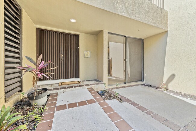 Building Photo - 790 St Albans Dr