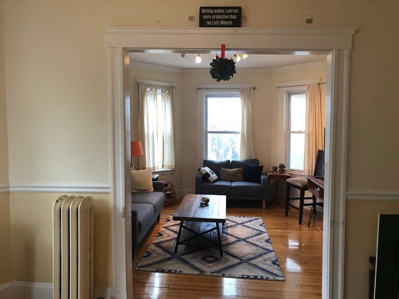 Building Photo - 21 Lewis St