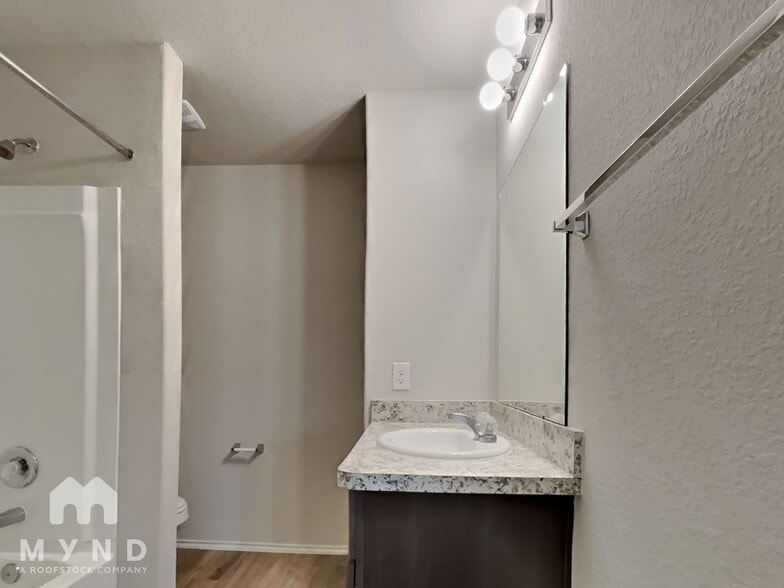 Building Photo - 4242 Stuebner Hl Dr