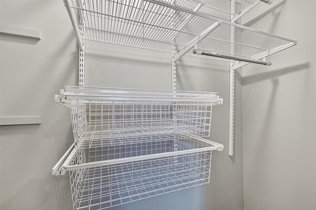 Building Photo - 2107 Briargreen Dr