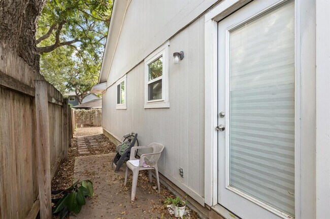 Building Photo - 12817 Hymeadow Dr