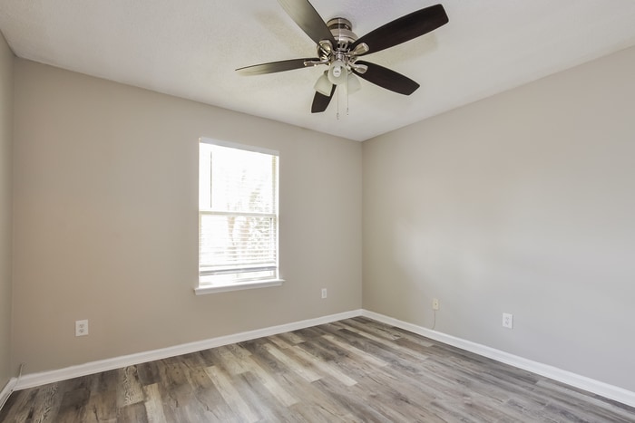 Building Photo - 305 Tara Glenn Ln