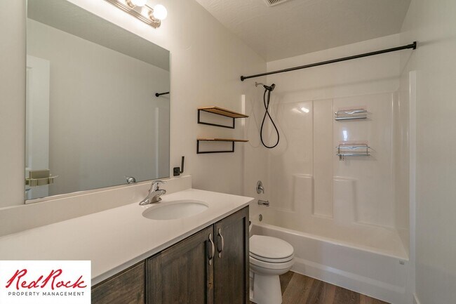 Building Photo - Move In Special - $500 Off First Months Re...