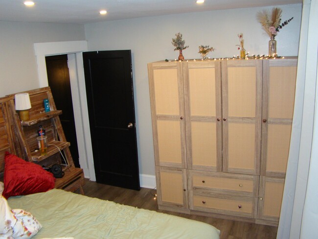 Building Photo - 13 Back River Rd