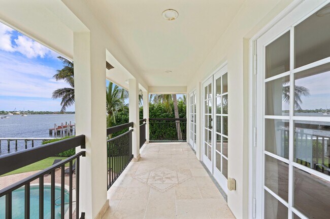 Building Photo - 3304 N Flagler Dr