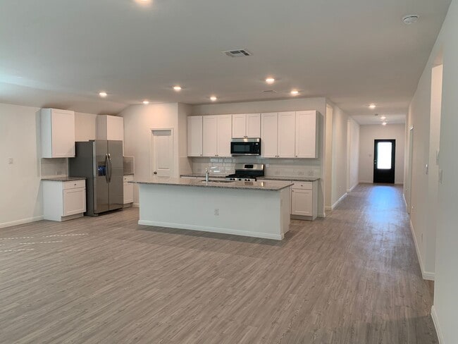 Building Photo - Luxury Vinyl Plank (No Carpet) /  Fridge Included / Office / Covered Back Patio / CISD