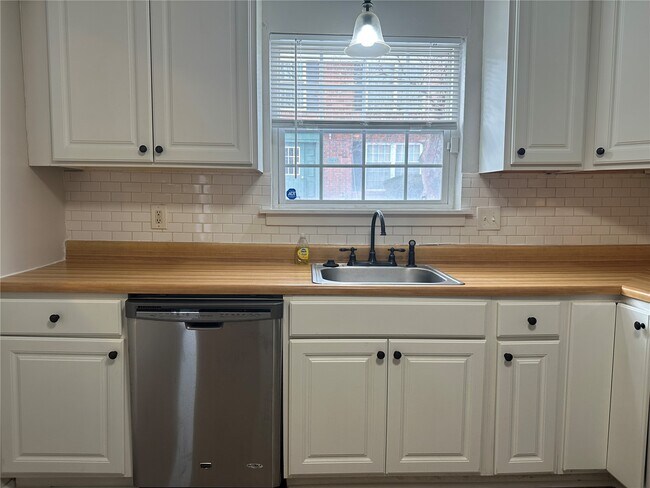 Building Photo - 420 Chapel Ridge Dr