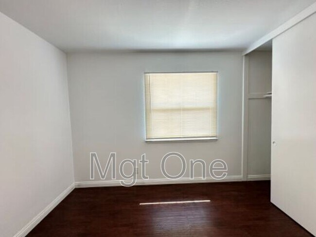 Building Photo - 10539 Pendleton St