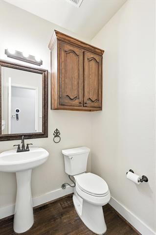 Building Photo - 1420 Tudor Dr
