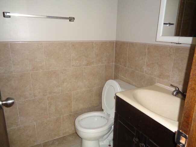 Building Photo - 6405 W Home Ave