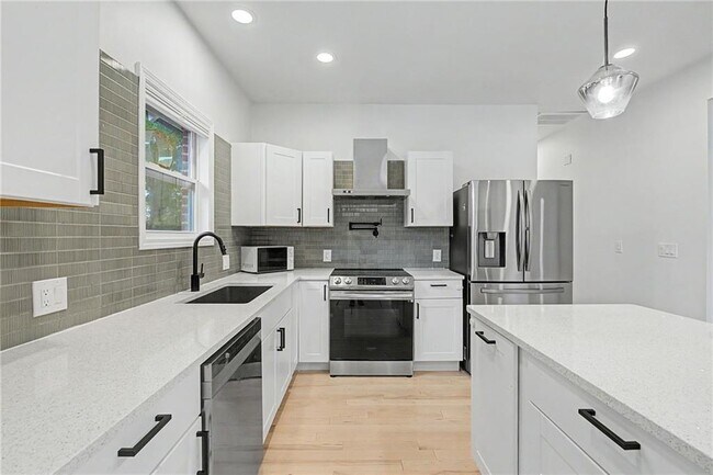 Building Photo - 827 Elbert St SW