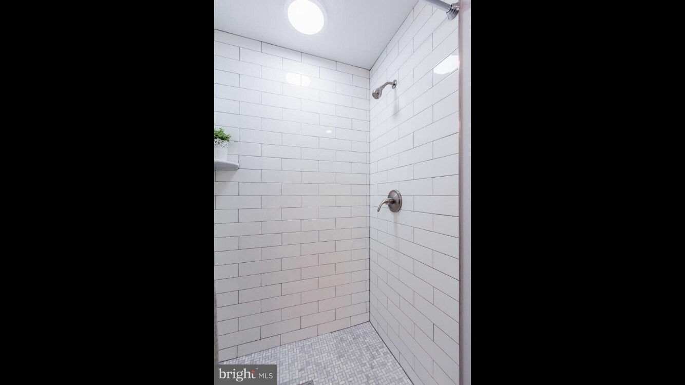 Building Photo - 9 E Fort Ave