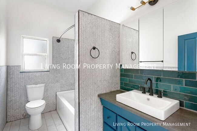 Building Photo - 5515 N Bowdoin St