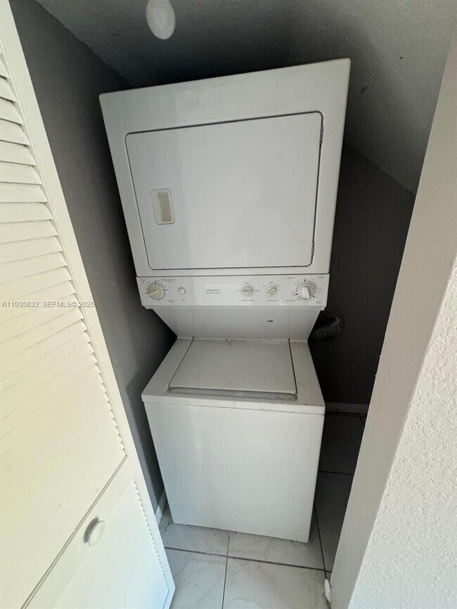 Building Photo - 8407 NW 5th Ave