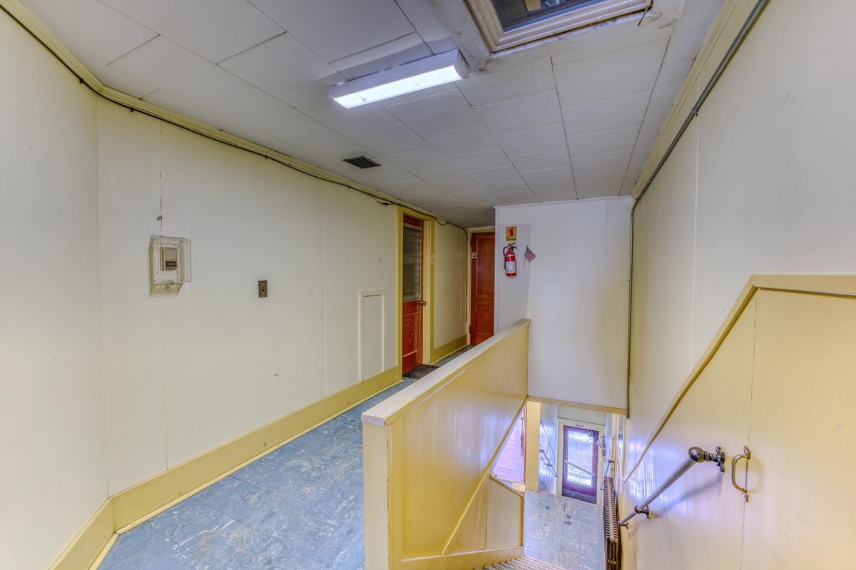 Building Photo - 96 Main, Unit #6