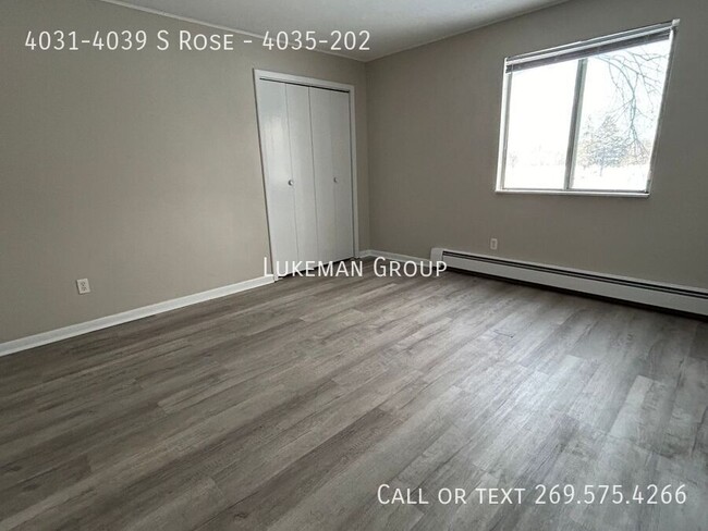 Building Photo - 4035 S Rose St # 202 2BD/1BATH Oakhurst Ap...