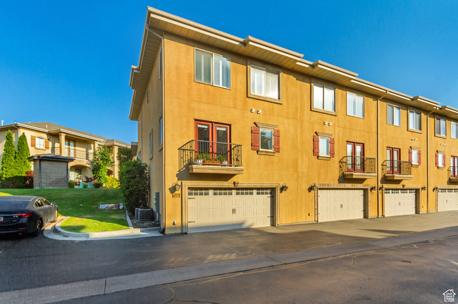 Building Photo - Beautiful Four Bedroom Townhouse in Orem