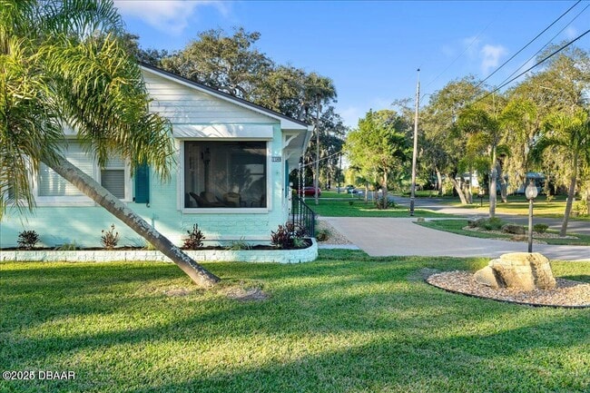 Building Photo - 1146 Riverside Dr