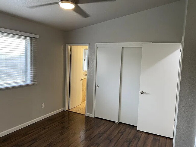 Building Photo - 3 BEDROOM 2 BATH SINGLE FAMILY   NEW PRICE!  AMENITIES: - NEW PAINT - DISHWASHER - LAUNDRY HOOKUP...