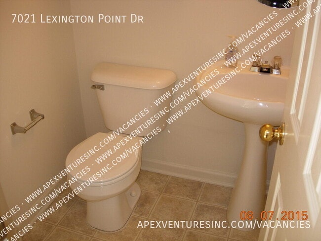 Building Photo - 7021 Lexington Point Dr