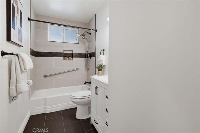Building Photo - 14611 Ermita Ave