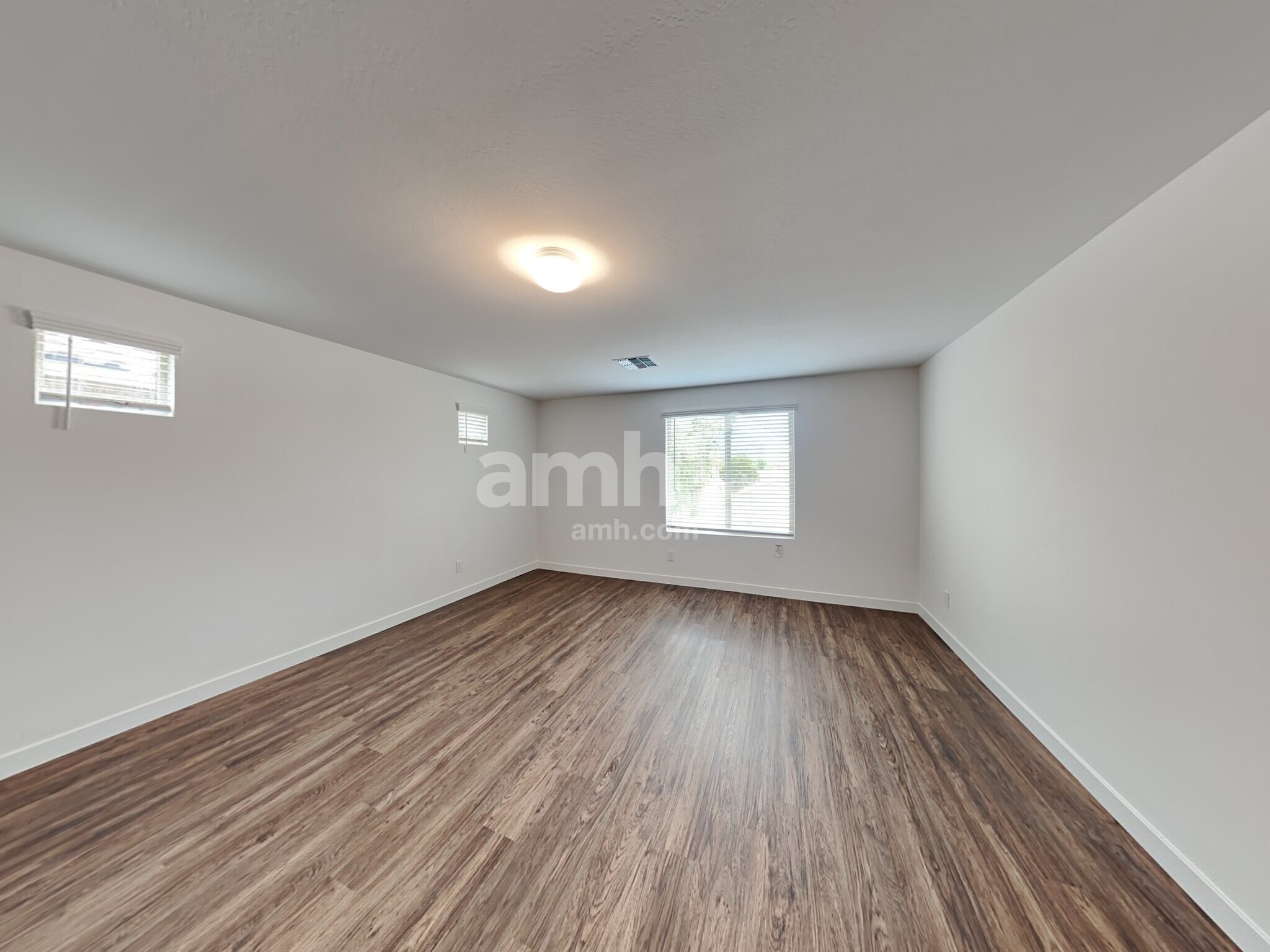 Building Photo - 4019 S 105th Dr